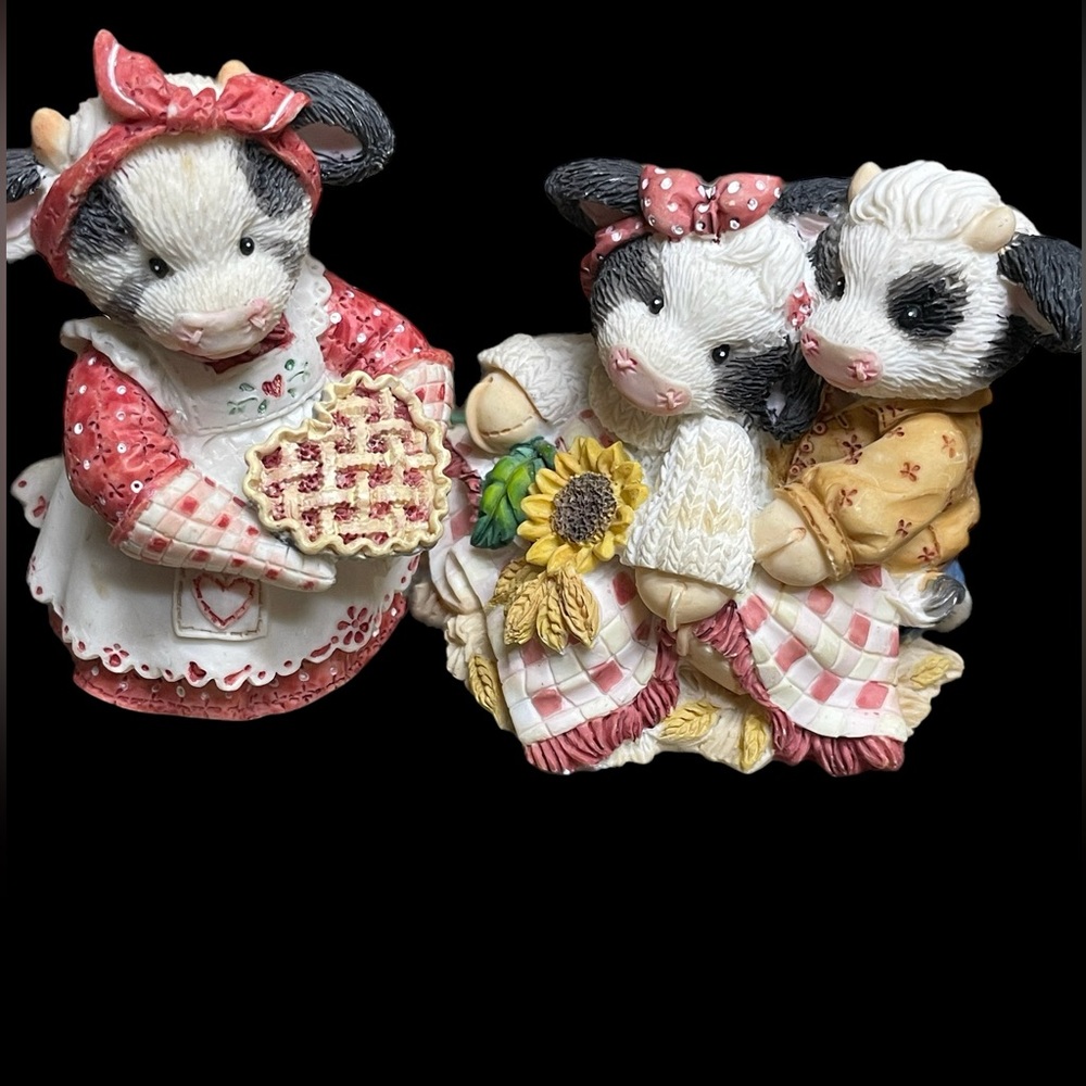 Mary's Moo Moos Hay Let's Cuddle Figurine and You're My Sweetie Pie Vintage 1994